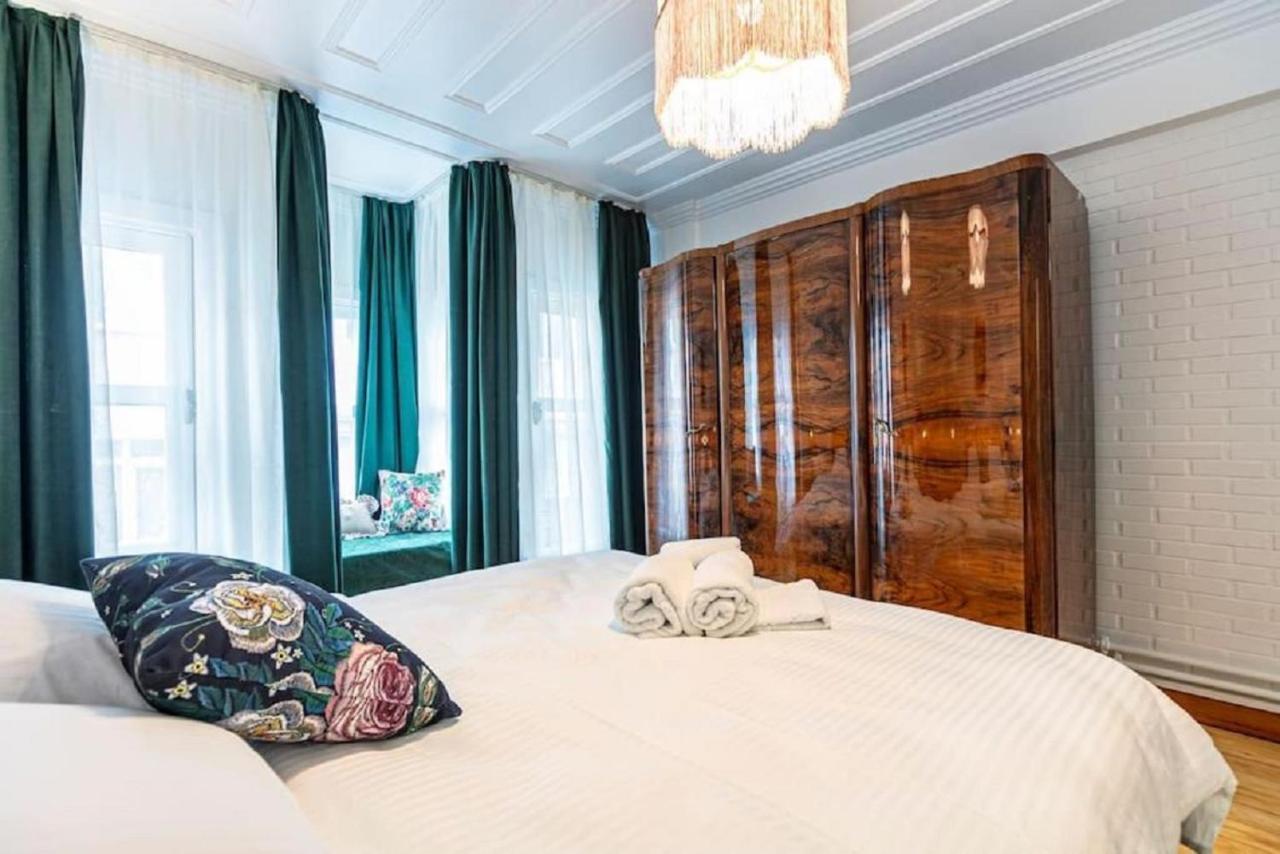Historical 4-br Steps From Besiktas Stadium & Bosphorus Views - Prime Nisantasi Location! Istambul