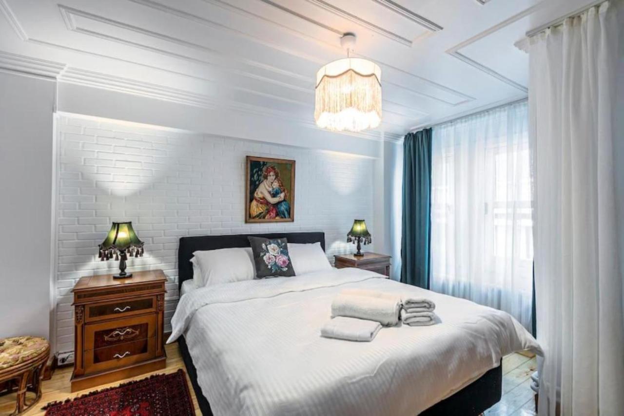 Historical 4-br Steps From Besiktas Stadium & Bosphorus Views - Prime Nisantasi Location! Istambul