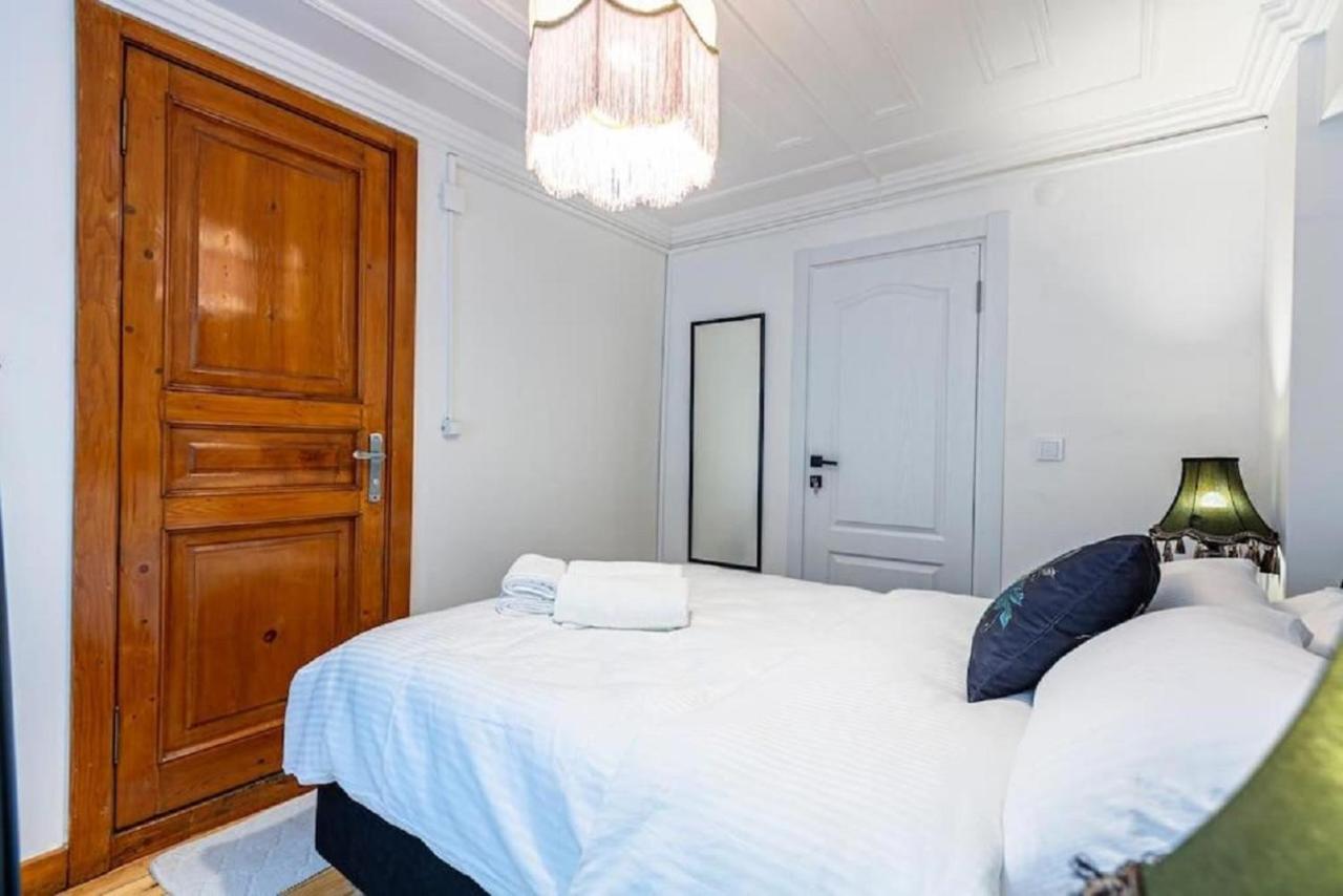 Historical 4-br Steps From Besiktas Stadium & Bosphorus Views - Prime Nisantasi Location! Appartement *