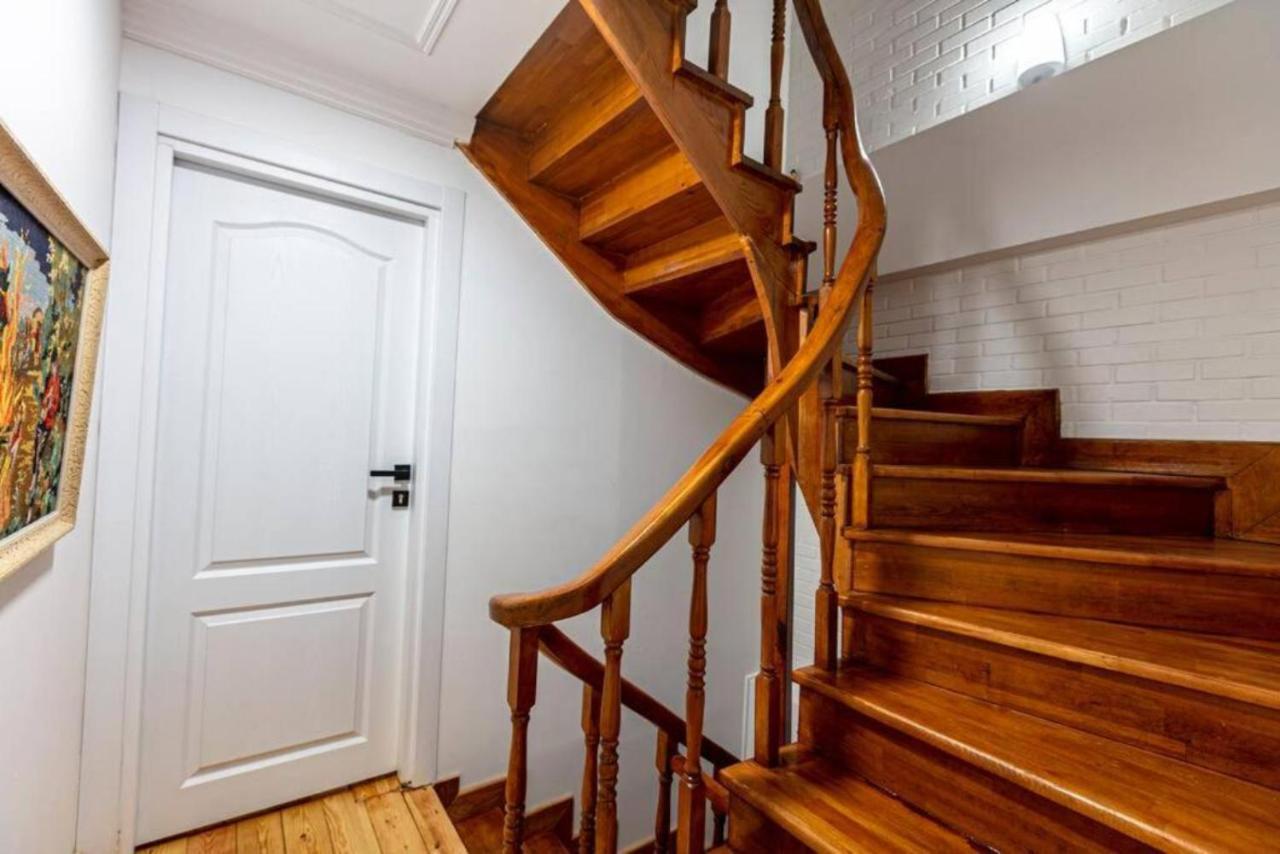 Historical 4-br Steps From Besiktas Stadium & Bosphorus Views - Prime Nisantasi Location! * Istambul