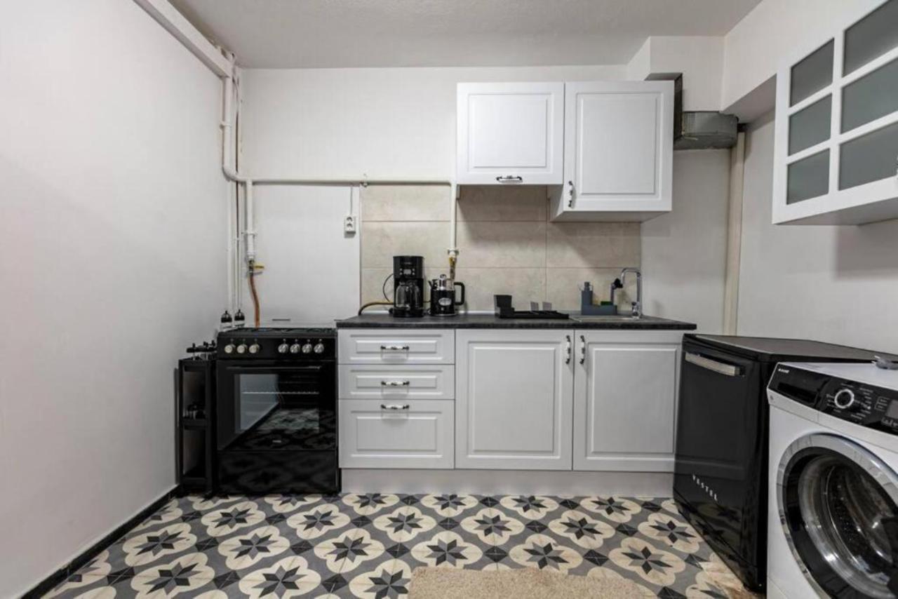 Historical 4-br Steps From Besiktas Stadium & Bosphorus Views - Prime Nisantasi Location! Appartement *