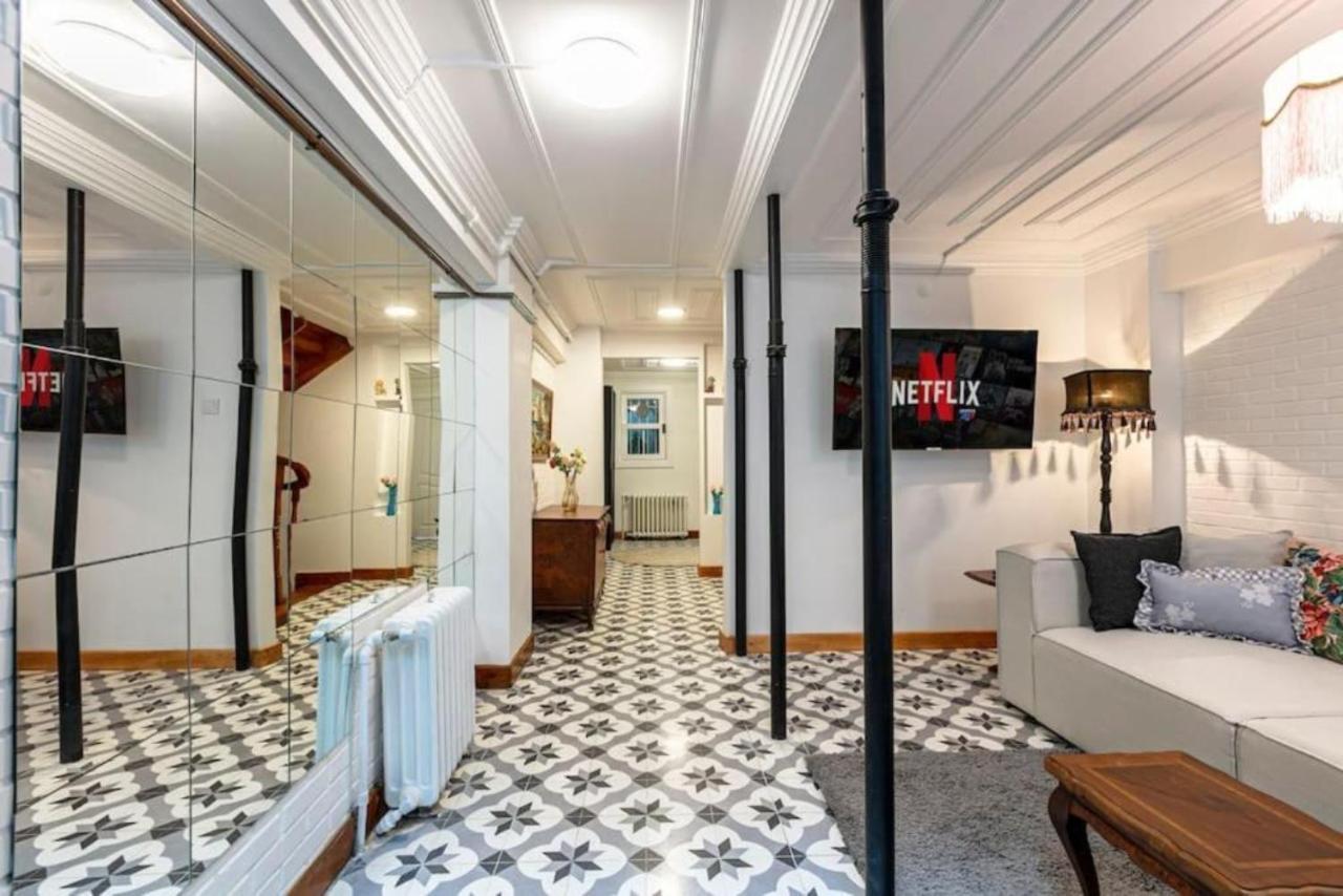 Historical 4-br Steps From Besiktas Stadium & Bosphorus Views - Prime Nisantasi Location! Istambul