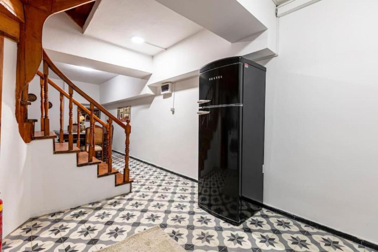Appartement Historical 4-br Steps From Besiktas Stadium & Bosphorus Views - Prime Nisantasi Location! Istambul