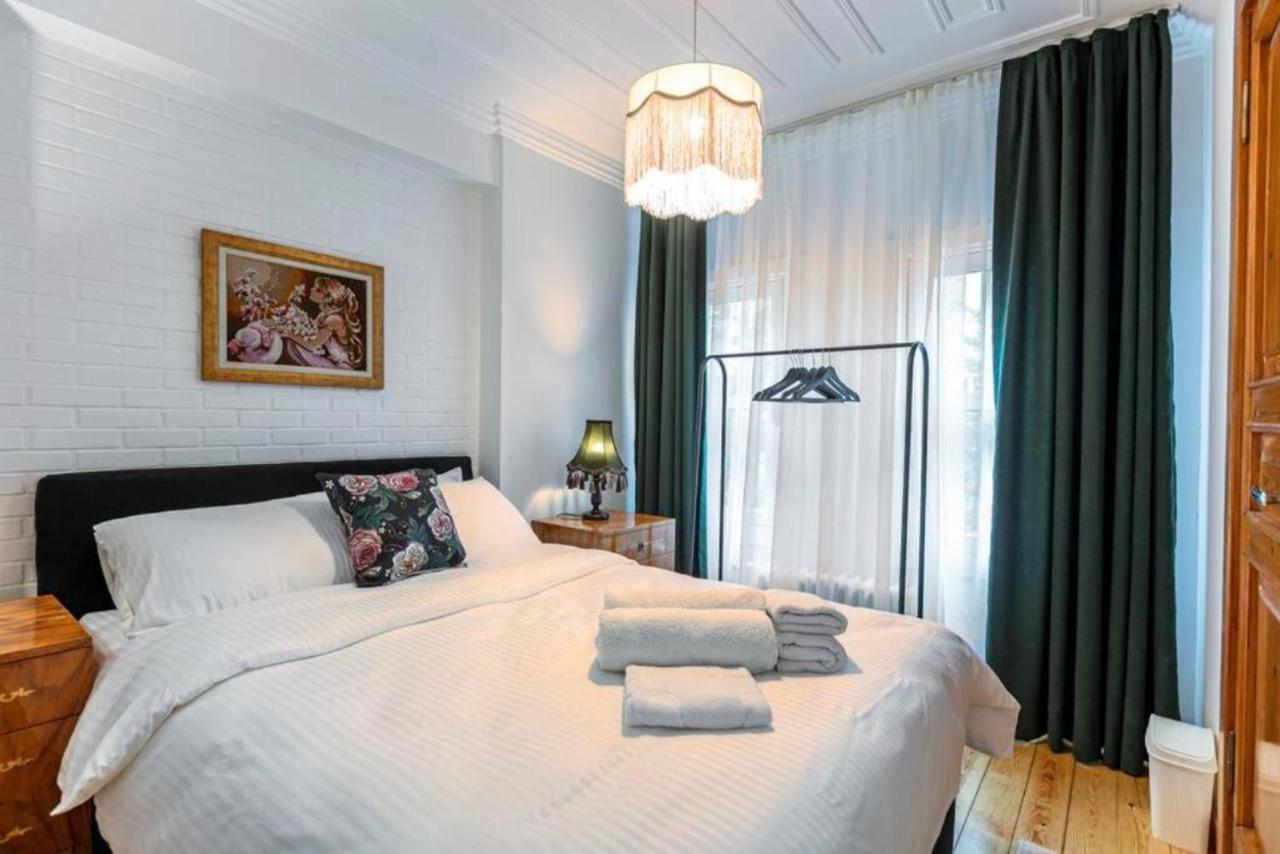 Historical 4-br Steps From Besiktas Stadium & Bosphorus Views - Prime Nisantasi Location! Istambul