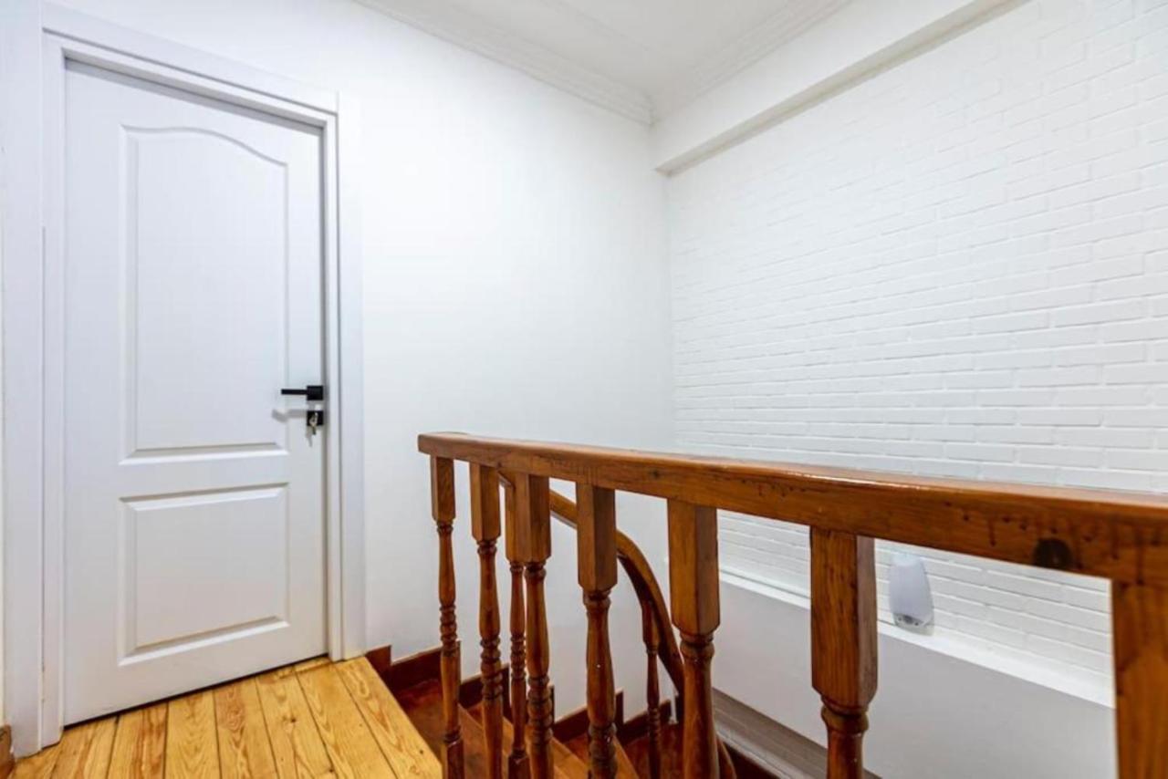 Historical 4-br Steps From Besiktas Stadium & Bosphorus Views - Prime Nisantasi Location! Appartement *